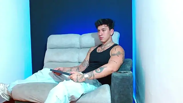 JUSTIN FULLER1 online show from January 17, 9:18 pm