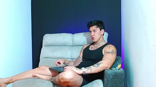 JUSTIN FULLER1 online show from February 5, 6:12 pm