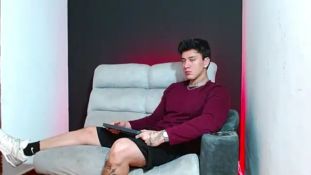 JUSTIN FULLER1 online show from February 12, 12:49 am