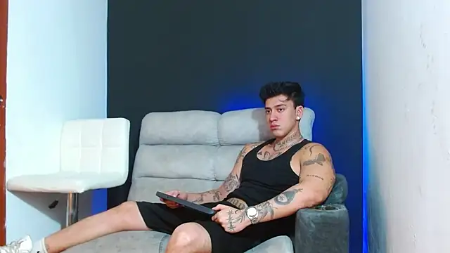 JUSTIN FULLER1 online show from February 26, 10:31 pm