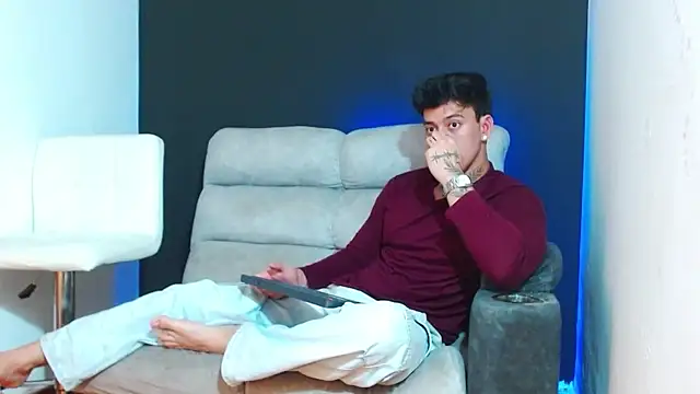 JUSTIN FULLER1 online show from March 3, 6:58 pm