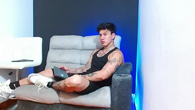 JUSTIN FULLER1 online show from March 25, 3:34 am