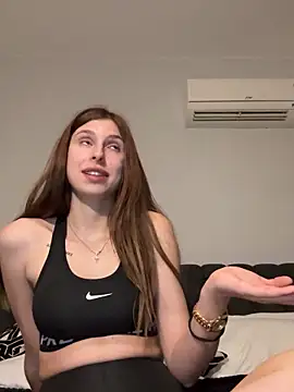 Snapshot of emma05 chatting on February 16, 6:21 pm emma05 online show from February 16, 6:21 pm