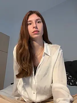 Snapshot of emma05 chatting on February 20, 5:01 am emma05 online show from February 20, 5:01 am