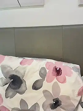 Snapshot of emma05 chatting on March 17, 7:04 pm emma05 online show from March 17, 7:04 pm