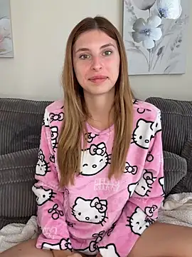 Snapshot of emma05 chatting on November 19, 7:41 am emma05 online show from November 19, 7:41 am