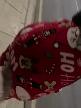 Snapshot of emma05 chatting on December 3, 7:45 pm emma05 online show from December 3, 7:45 pm