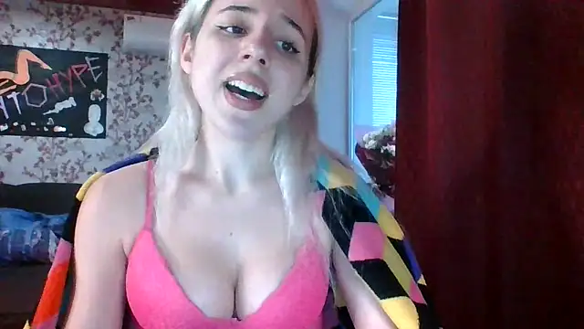 Snapshot of Puregirlaa chatting on December 25, 11:11 am Puregirlaa online show from December 25, 11:11 am