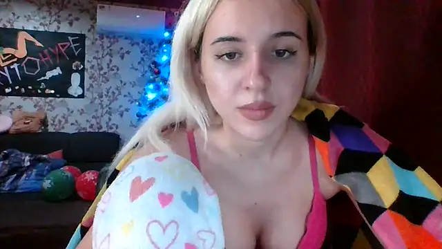 Snapshot of Puregirlaa chatting on January 8, 3:50 pm Puregirlaa online show from January 8, 3:50 pm