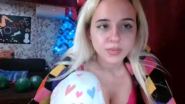 Snapshot of Puregirlaa chatting on January 15, 6:51 pm Puregirlaa online show from January 15, 6:51 pm