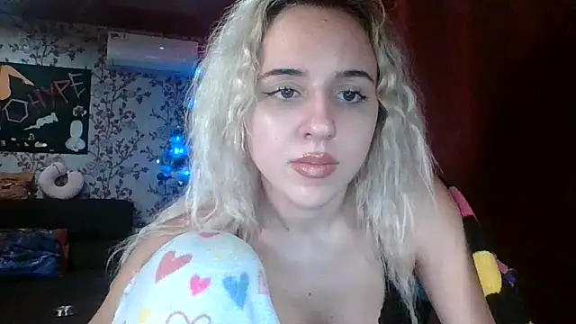 Snapshot of Puregirlaa chatting on January 28, 7:10 pm Puregirlaa online show from January 28, 7:10 pm