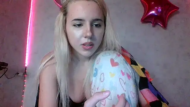 Snapshot of Puregirlaa chatting on March 3, 1:09 pm Puregirlaa online show from March 3, 1:09 pm