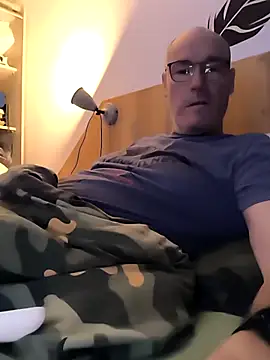 Snapshot of bogland33 chatting on September 19, 9:26 pm bogland33 online show from September 19, 9:26 pm