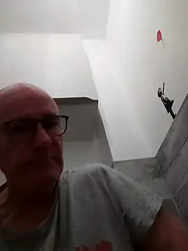 Snapshot of bogland33 chatting on May 10, 8:47 pm bogland33 online show from May 10, 8:47 pm
