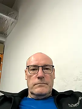 Snapshot of bogland33 chatting on May 11, 3:29 pm bogland33 online show from May 11, 3:29 pm