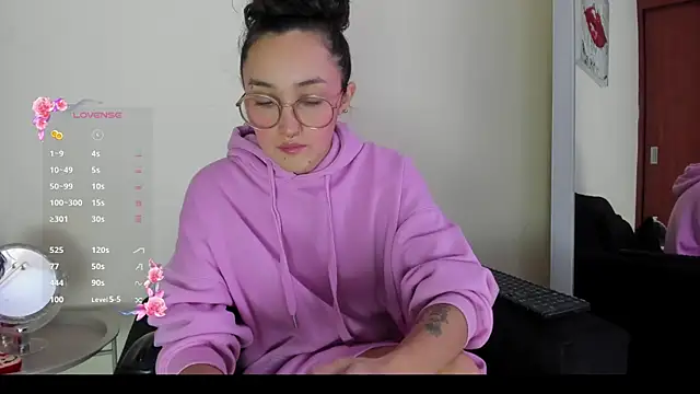 Snapshot of its__angelica_ chatting on October 1, 8:26 pm its angelica online show from October 1, 8:26 pm