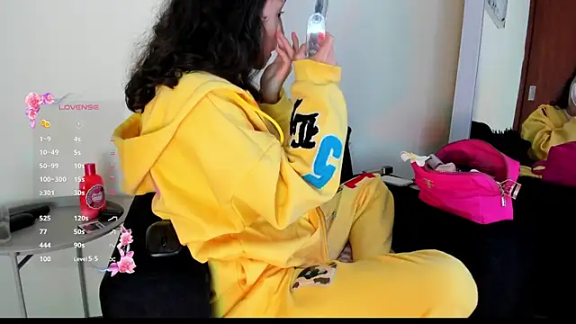 Snapshot of its__angelica_ chatting on October 21, 7:14 pm its angelica online show from October 21, 7:14 pm