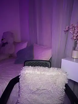 tuckersabrina online show from December 5, 1:42 pm