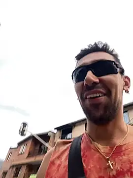 Snapshot of dantedesirexx chatting on January 28, 10:45 pm dantedesirexx online show from January 28, 10:45 pm