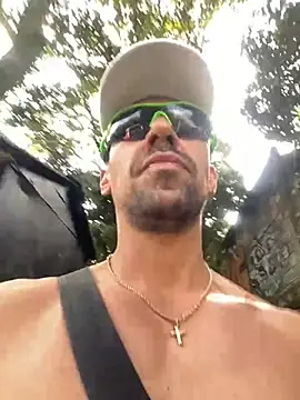 Snapshot of dantedesirexx chatting on February 19, 8:52 pm dantedesirexx online show from February 19, 8:52 pm