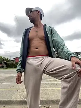 Snapshot of dantedesirexx chatting on February 27, 2:54 pm dantedesirexx online show from February 27, 2:54 pm