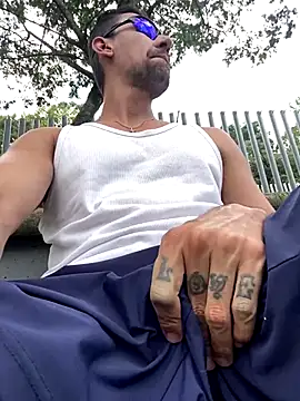 Snapshot of dantedesirexx chatting on October 7, 5:21 pm dantedesirexx online show from October 7, 5:21 pm