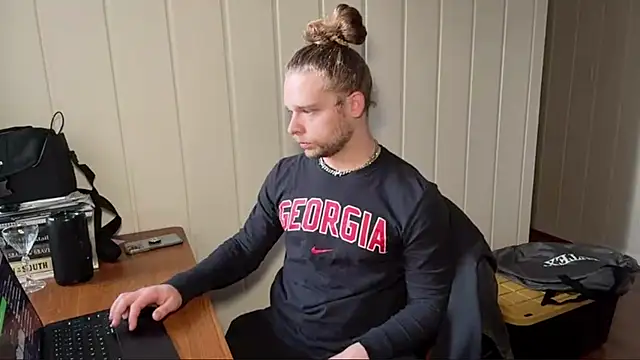 Snapshot of DaddydayDrinkzz chatting on December 3, 9:57 pm DaddydayDrinkzz online show from December 3, 9:57 pm