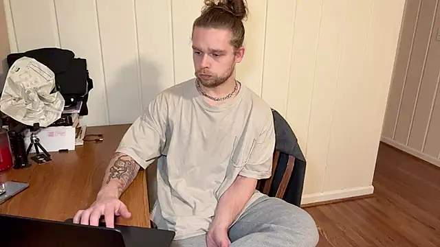 Snapshot of DaddydayDrinkzz chatting on December 20, 5:58 am DaddydayDrinkzz online show from December 20, 5:58 am