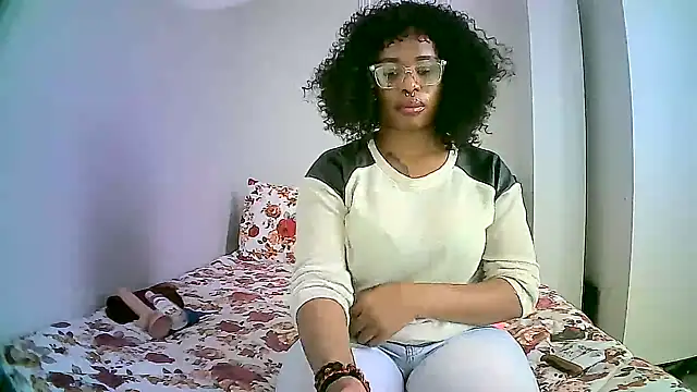 Snapshot of Down_to_earth_girl chatting on December 17, 2:11 pm Down to earth girl online show from December 17, 2:11 pm