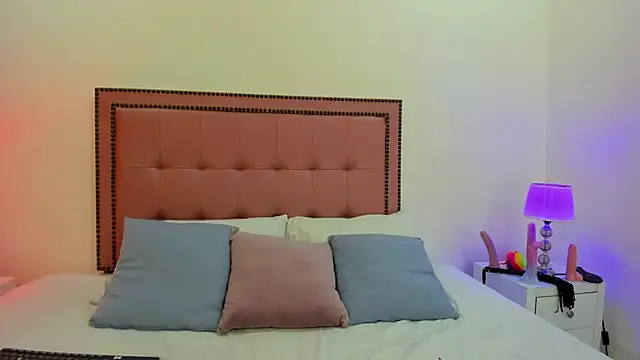 CarolinaGlamour online show from February 8, 7:59 pm