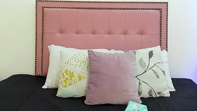 CarolinaGlamour online show from February 10, 7:49 pm