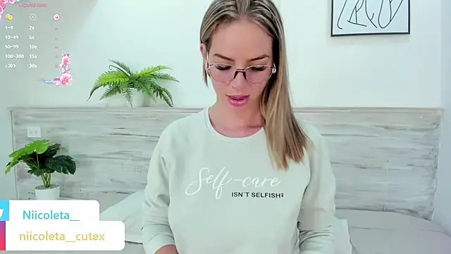 Snapshot of Niicoleta chatting on February 23, 4:50 am Niicoleta online show from February 23, 4:50 am