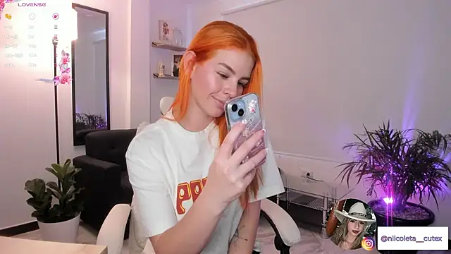 Snapshot of Niicoleta chatting on October 2, 7:32 pm Niicoleta online show from October 2, 7:32 pm