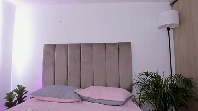 Snapshot of Niicoleta chatting on October 31, 6:09 pm Niicoleta online show from October 31, 6:09 pm