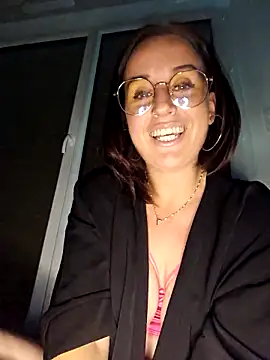 lindsay 33off online show from September 22, 9:06 pm