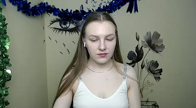 Snapshot of _AlMamiyy_ chatting on February 3, 1:30 pm AlMamiyy online show from February 3, 1:30 pm