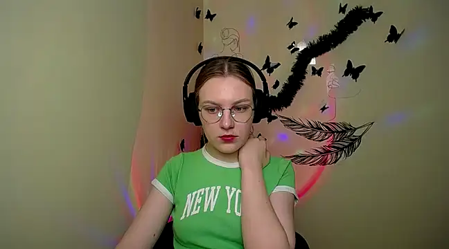 Snapshot of _AlMamiyy_ chatting on February 4, 7:18 am AlMamiyy online show from February 4, 7:18 am