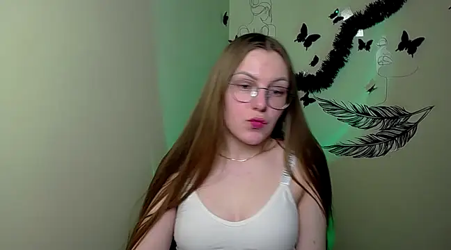 Snapshot of _AlMamiyy_ chatting on February 12, 3:40 am AlMamiyy online show from February 12, 3:40 am