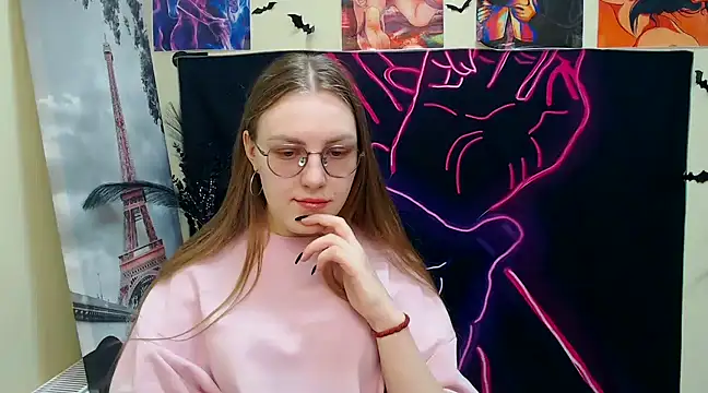 Snapshot of _AlMamiyy_ chatting on March 10, 8:15 am AlMamiyy online show from March 10, 8:15 am