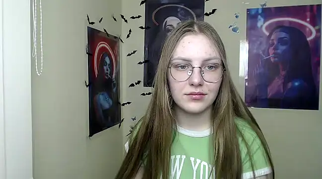 Snapshot of _AlMamiyy_ chatting on March 15, 10:57 am AlMamiyy online show from March 15, 10:57 am