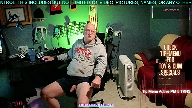 Snapshot of Pilot_Dave_69 chatting on November 23, 6:35 am Pilot Dave 69 online show from November 23, 6:35 am