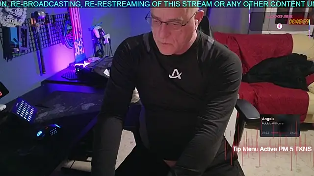 Snapshot of Pilot_Dave_69 chatting on December 2, 5:46 am Pilot Dave 69 online show from December 2, 5:46 am