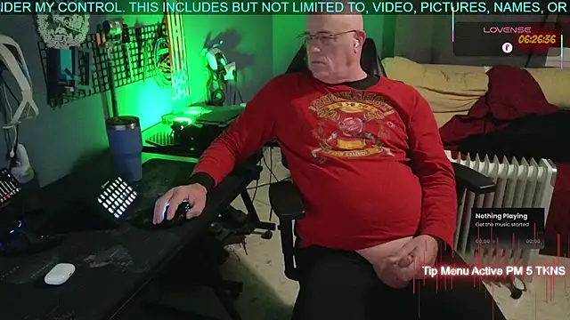 Snapshot of Pilot_Dave_69 chatting on December 4, 5:28 am Pilot Dave 69 online show from December 4, 5:28 am