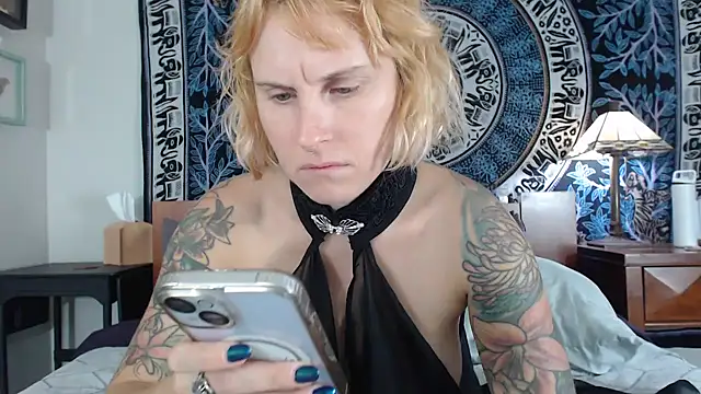 Cutikatxoxo online show from October 18, 1:41 am