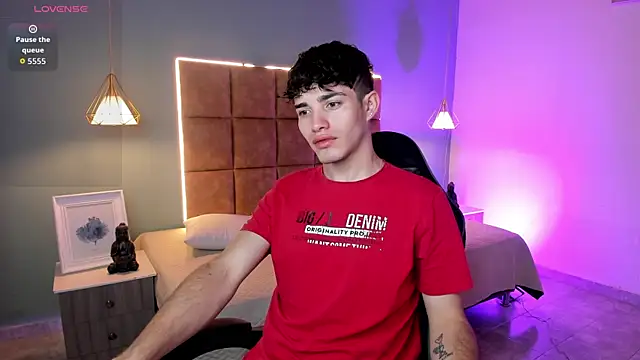 AlejooTwink online show from May 18, 3:13 am