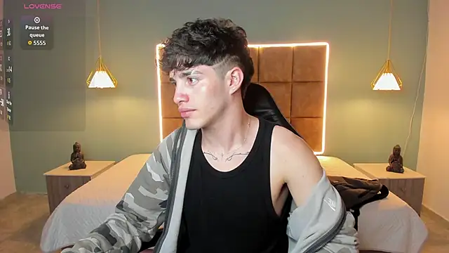 AlejooTwink online show from June 5, 3:46 am