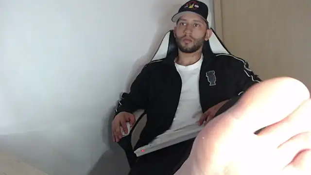 Snapshot of maxXximo777 chatting on February 7, 2:40 am maxXximo777 online show from February 7, 2:40 am