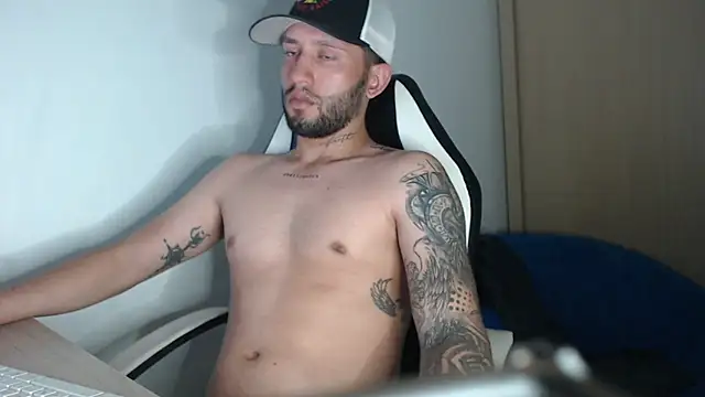 Snapshot of maxXximo777 chatting on February 12, 11:51 pm maxXximo777 online show from February 12, 11:51 pm