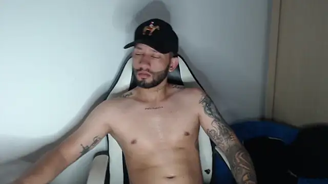 Snapshot of maxXximo777 chatting on March 4, 1:06 pm maxXximo777 online show from March 4, 1:06 pm