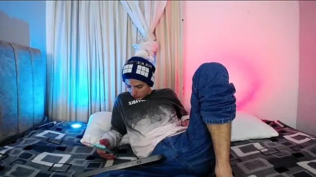 Yellowpokemon23 online show from April 6, 1:03 am